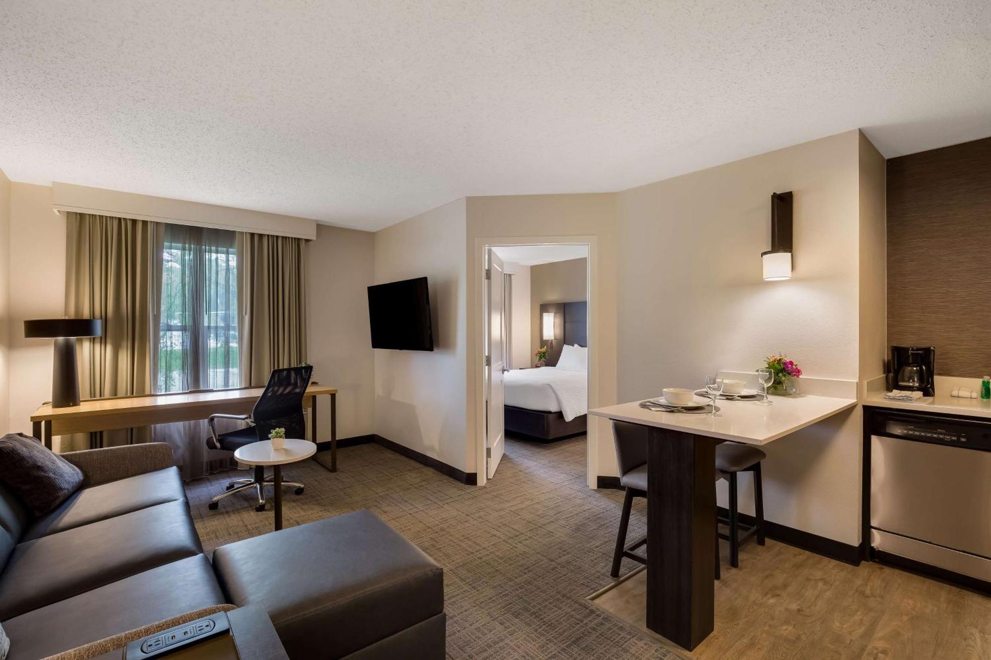 One Bedroom Suite Queen,1554083008:JPEG